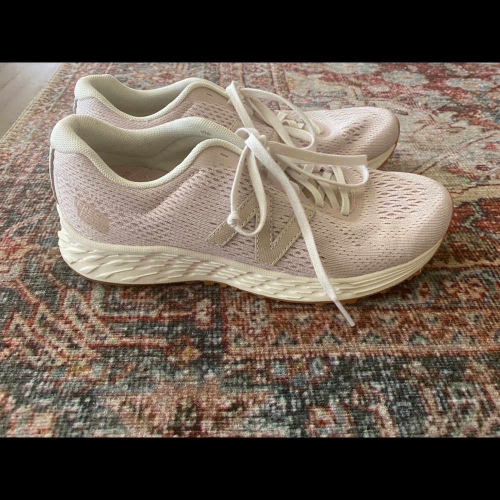New Balance Womens Wariscf1 Running Sneaker